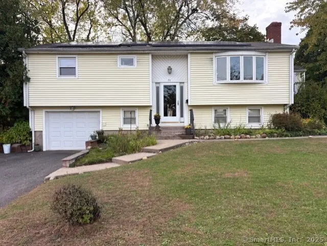 75 Azalea Drive, Middletown