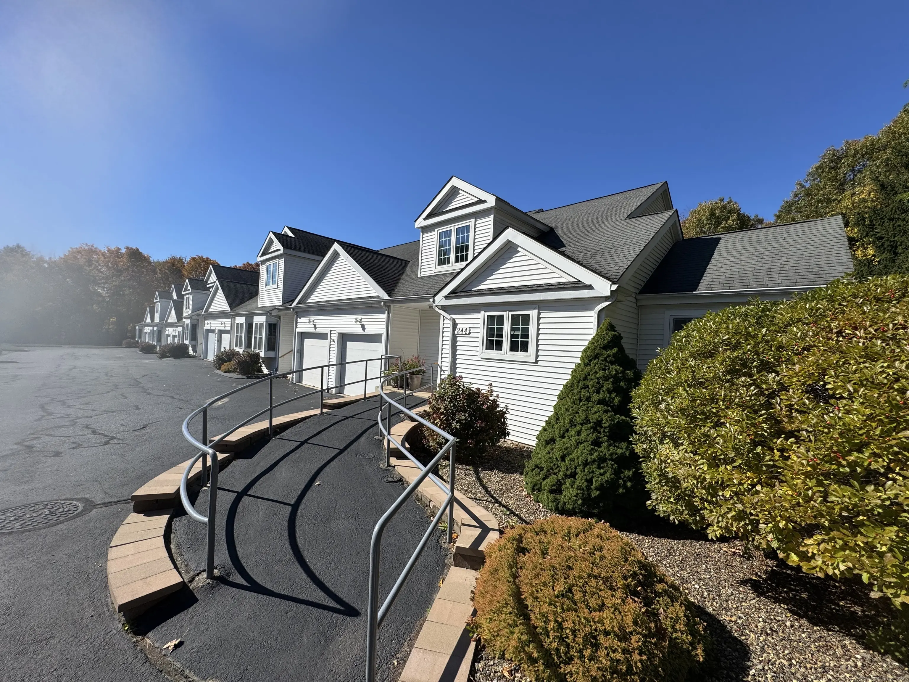 244 Oakland Street Apt H, Manchester