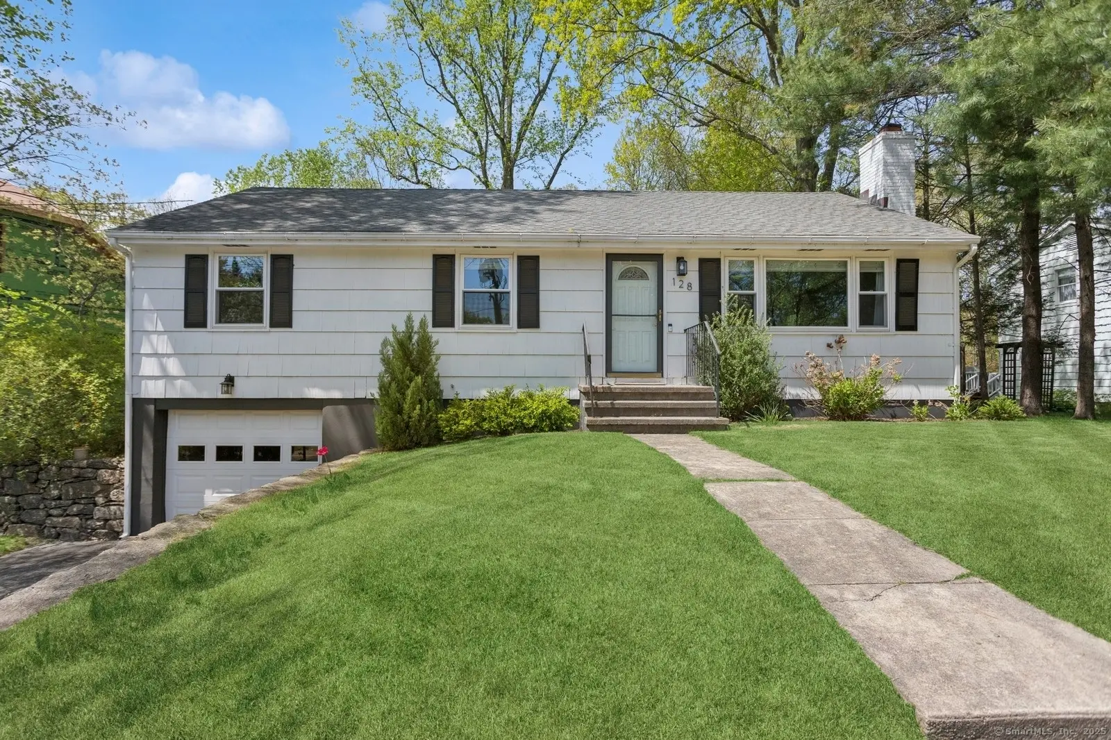 128 West Avenue, Darien