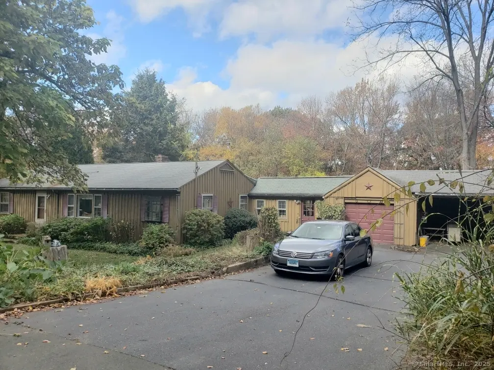 18 Hilltop Drive, Wolcott