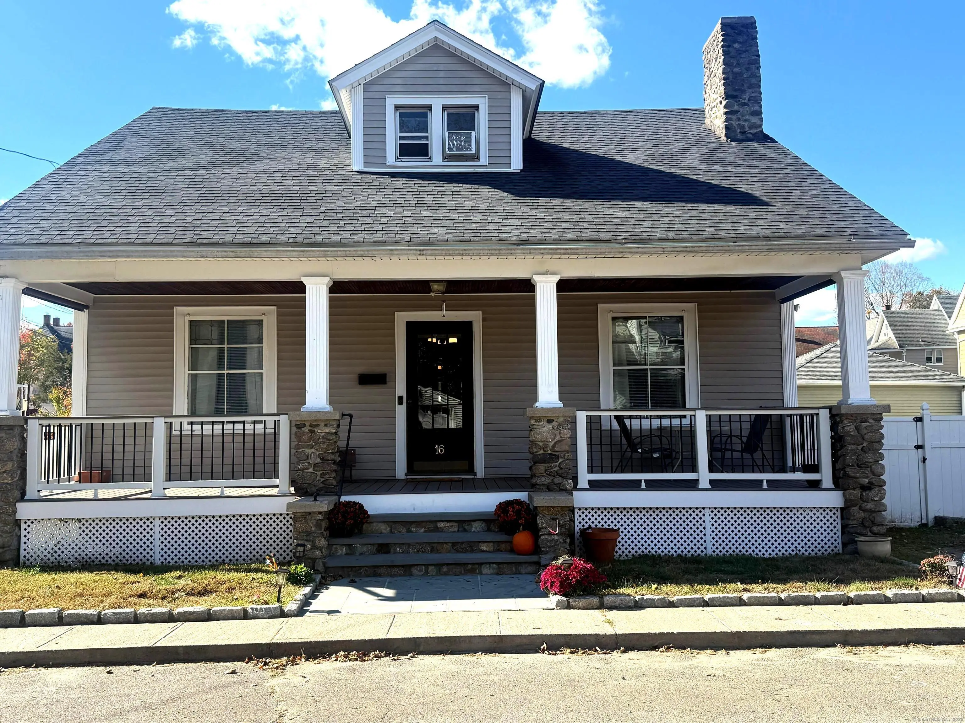 16 Holbrook Court, Ansonia