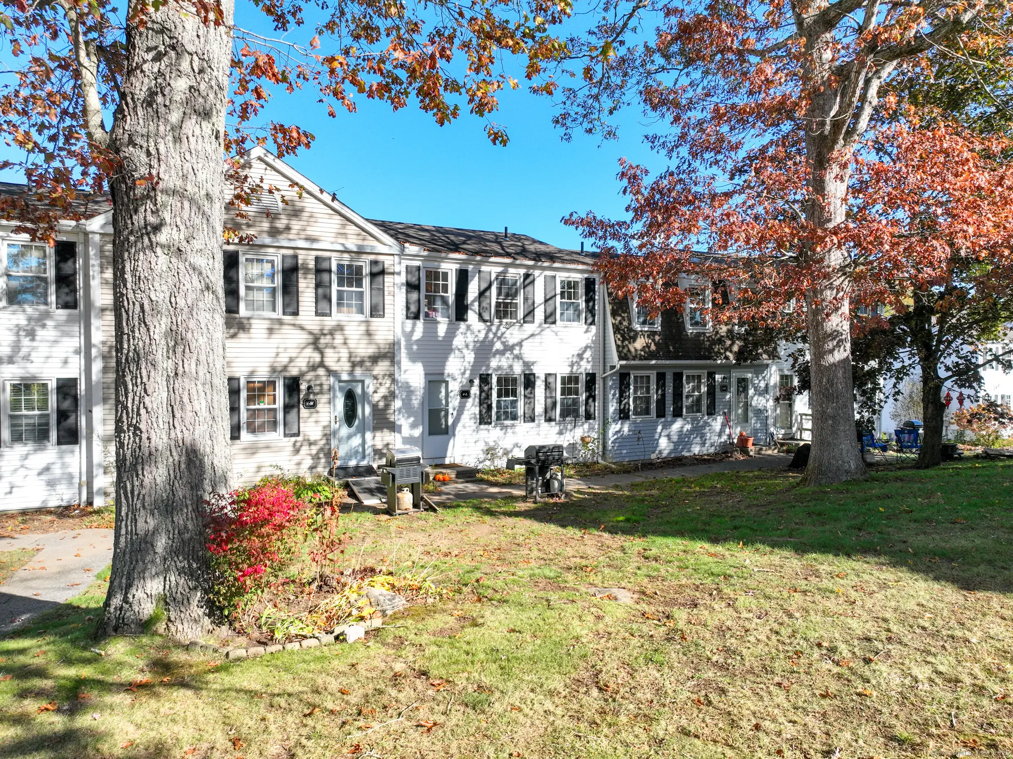 4 Lakeside Drive L, Ledyard