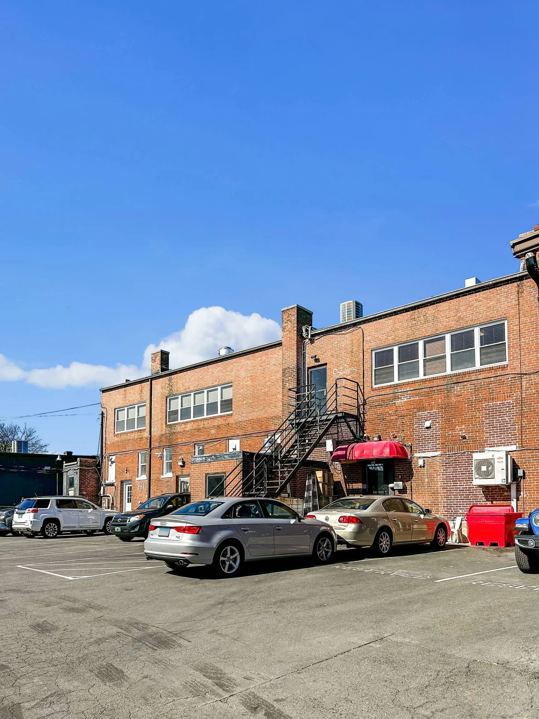 991 Farmington Avenue, West Hartford