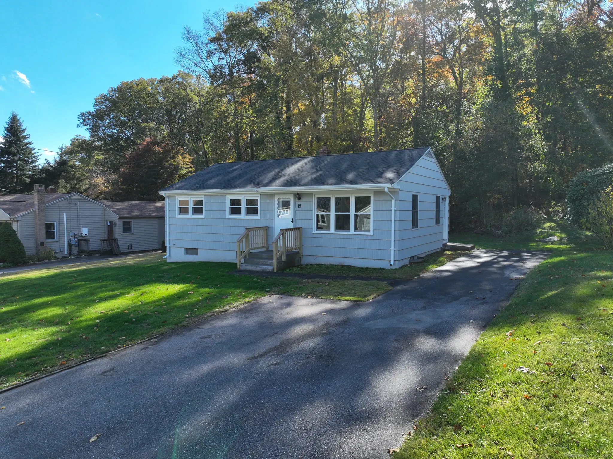 19 Oak Drive, North Stonington
