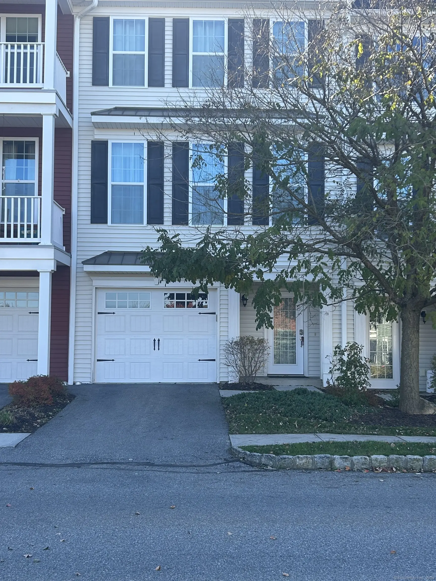 94 Warrington Round 94, Danbury