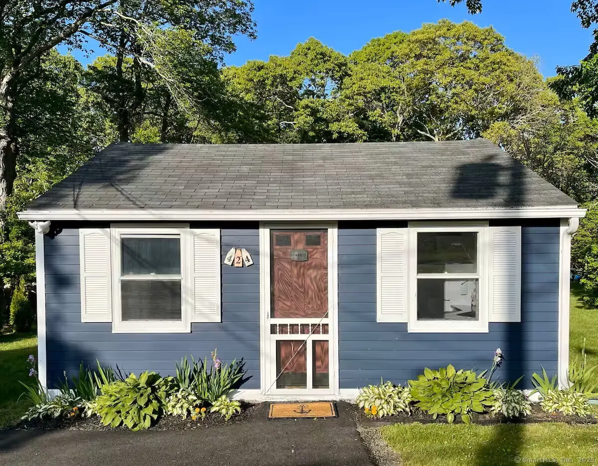 424 Pequot Avenue, Groton