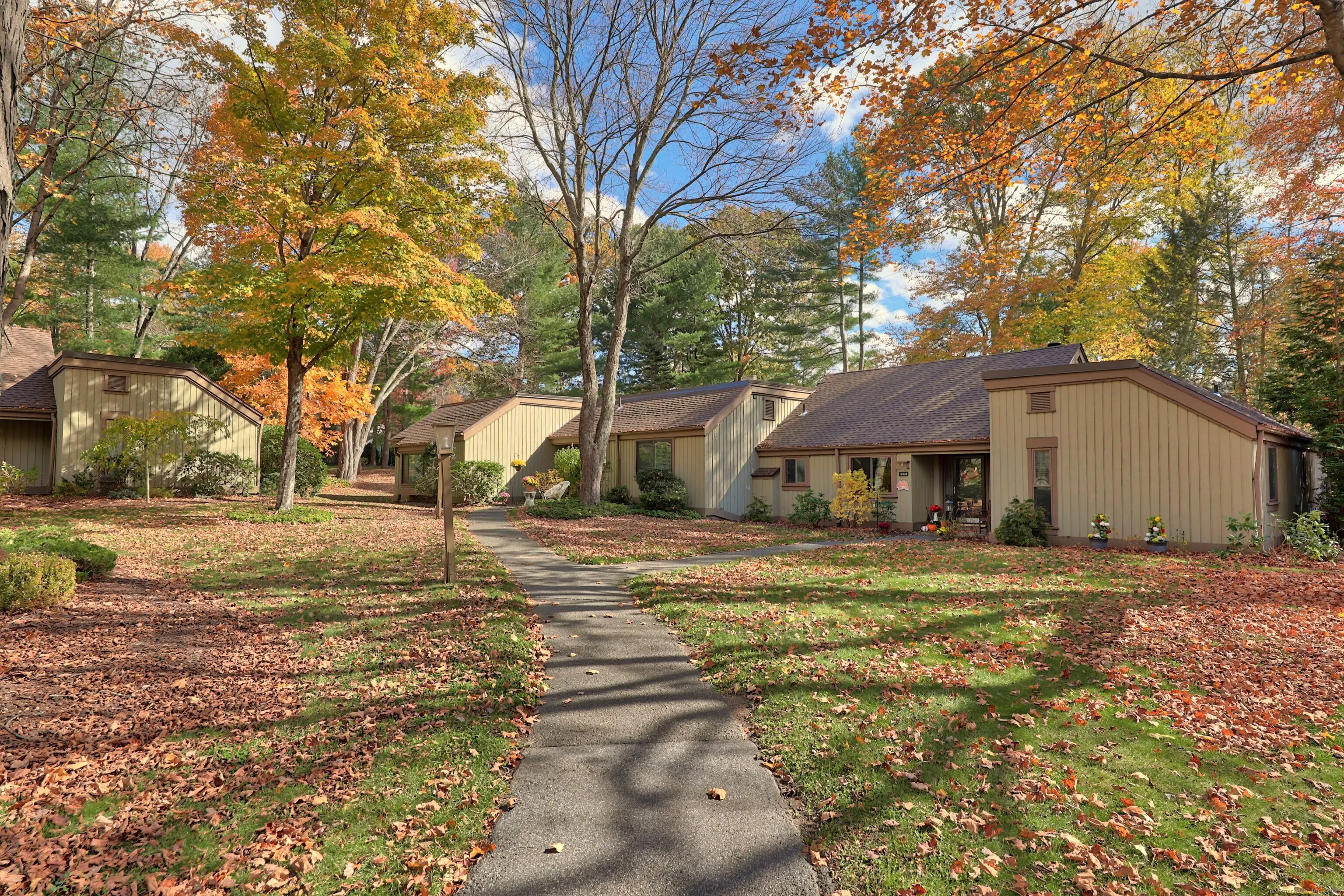 1008 Heritage Village B, Southbury