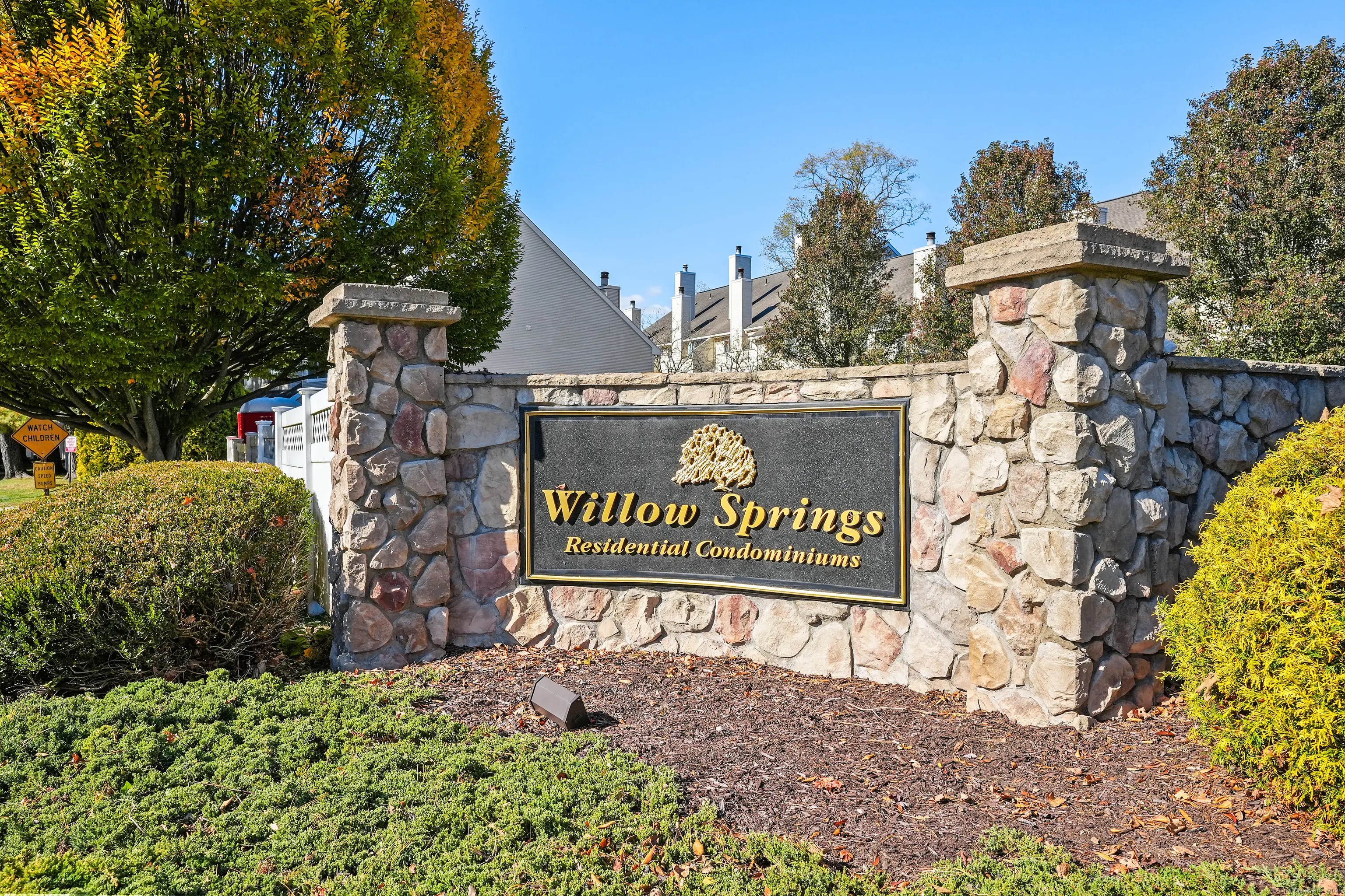 86 Willow Springs 86, New Milford