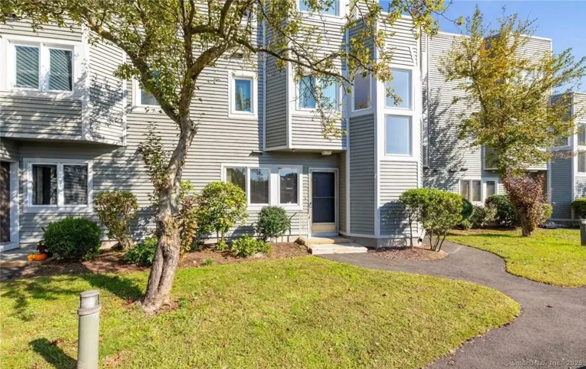 1412 Whitney Avenue Apt J1, Hamden