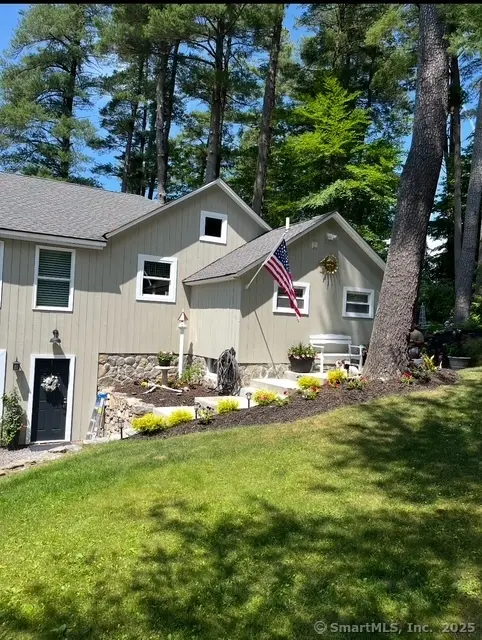 880 West Wakefield Boulevard, Winchester