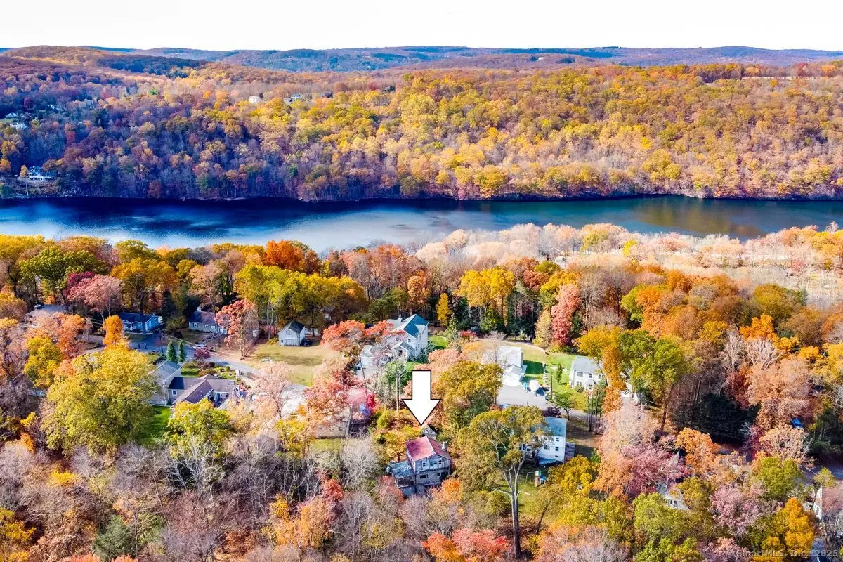 11 Oak Road, New Milford