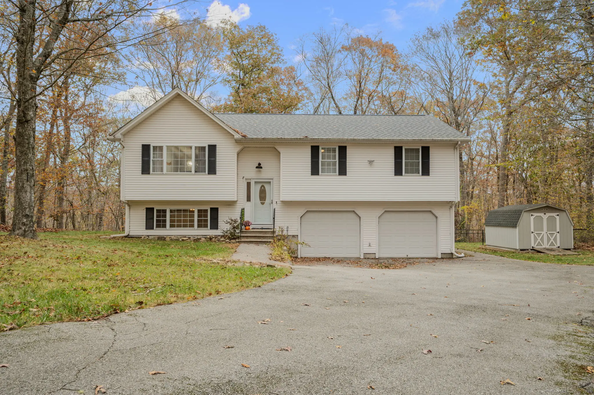 25 Old Colony Lane, Ledyard
