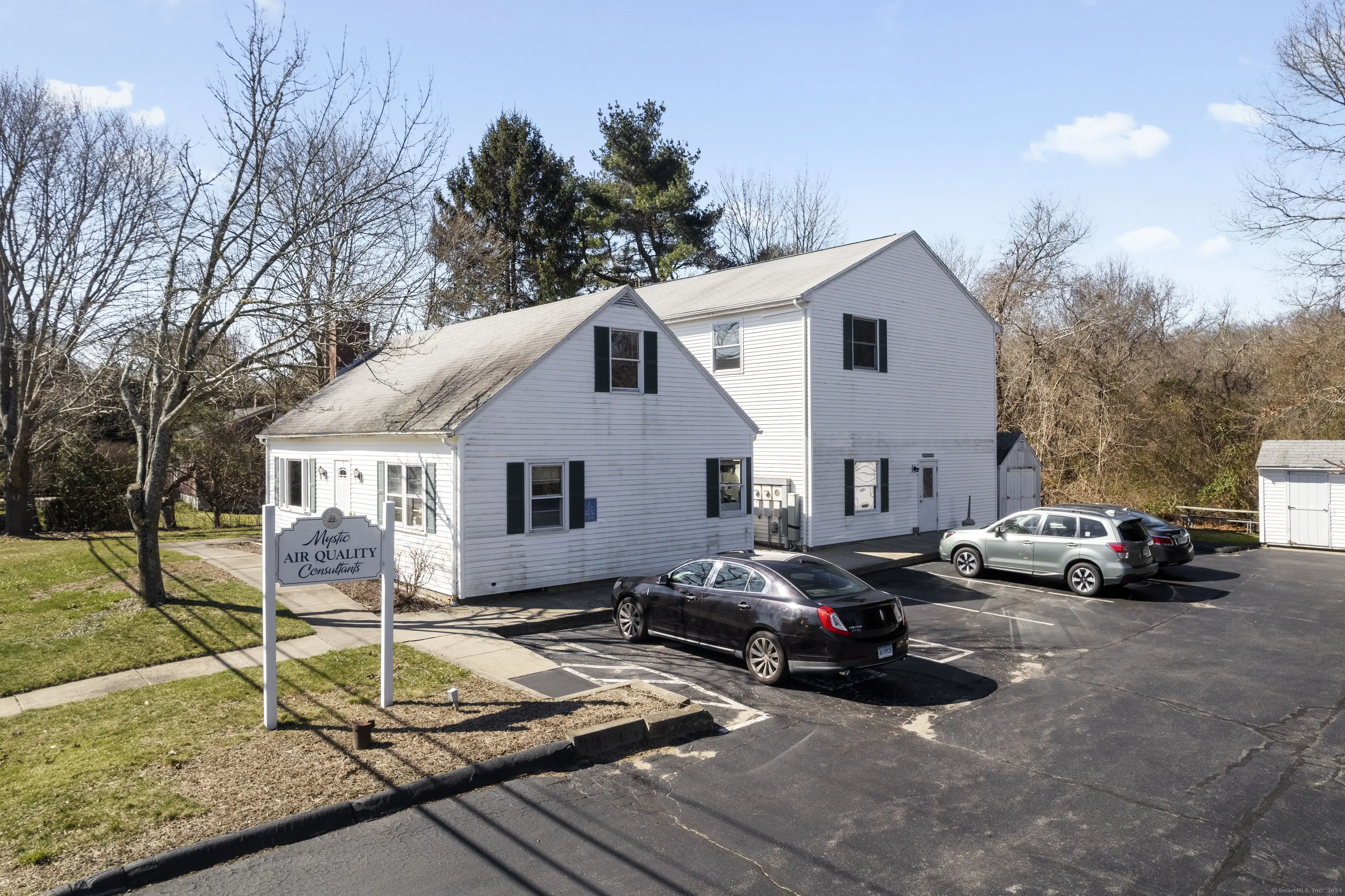 1204 North Road, Groton