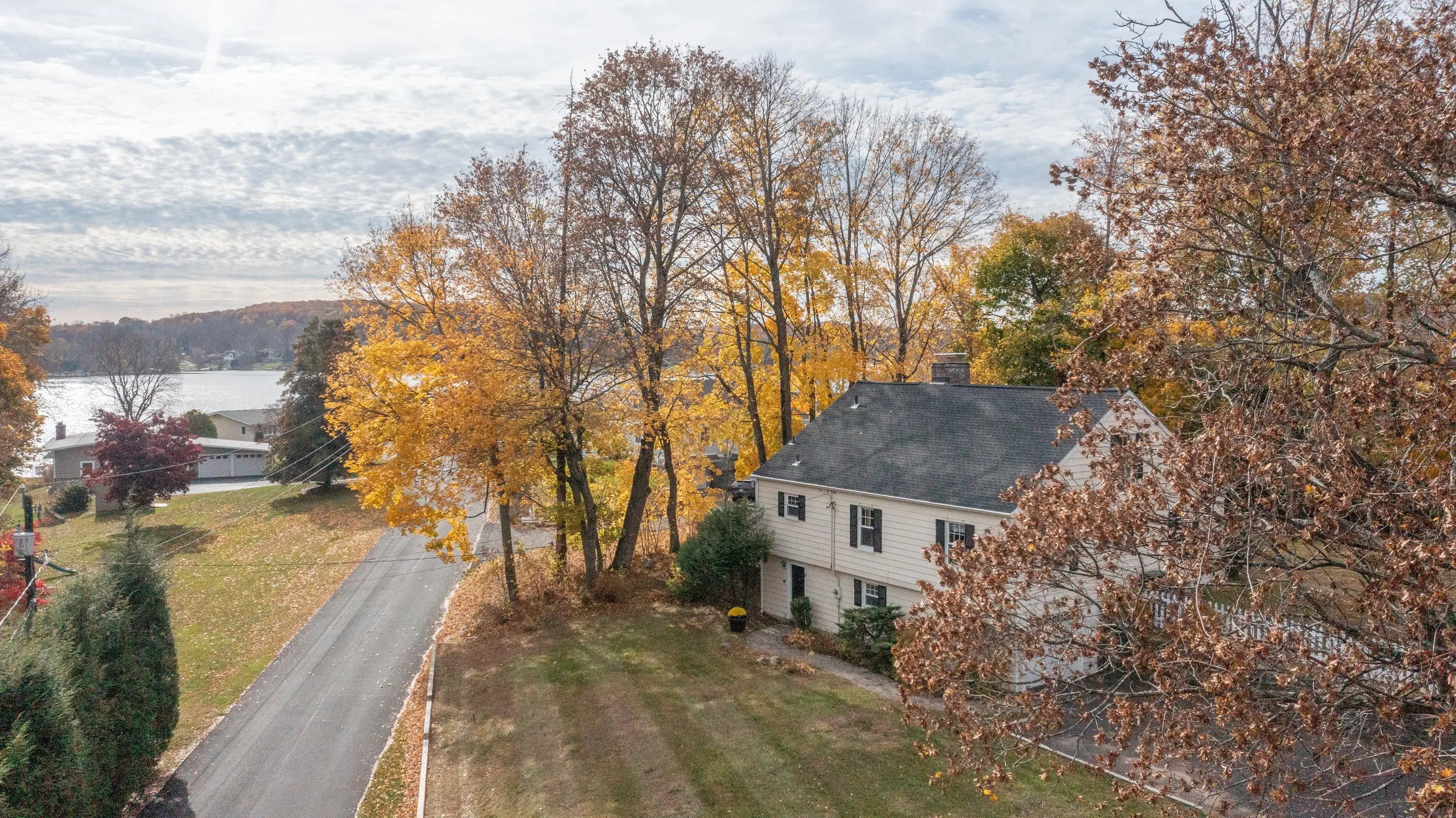 8 Lakeview Road, Brookfield