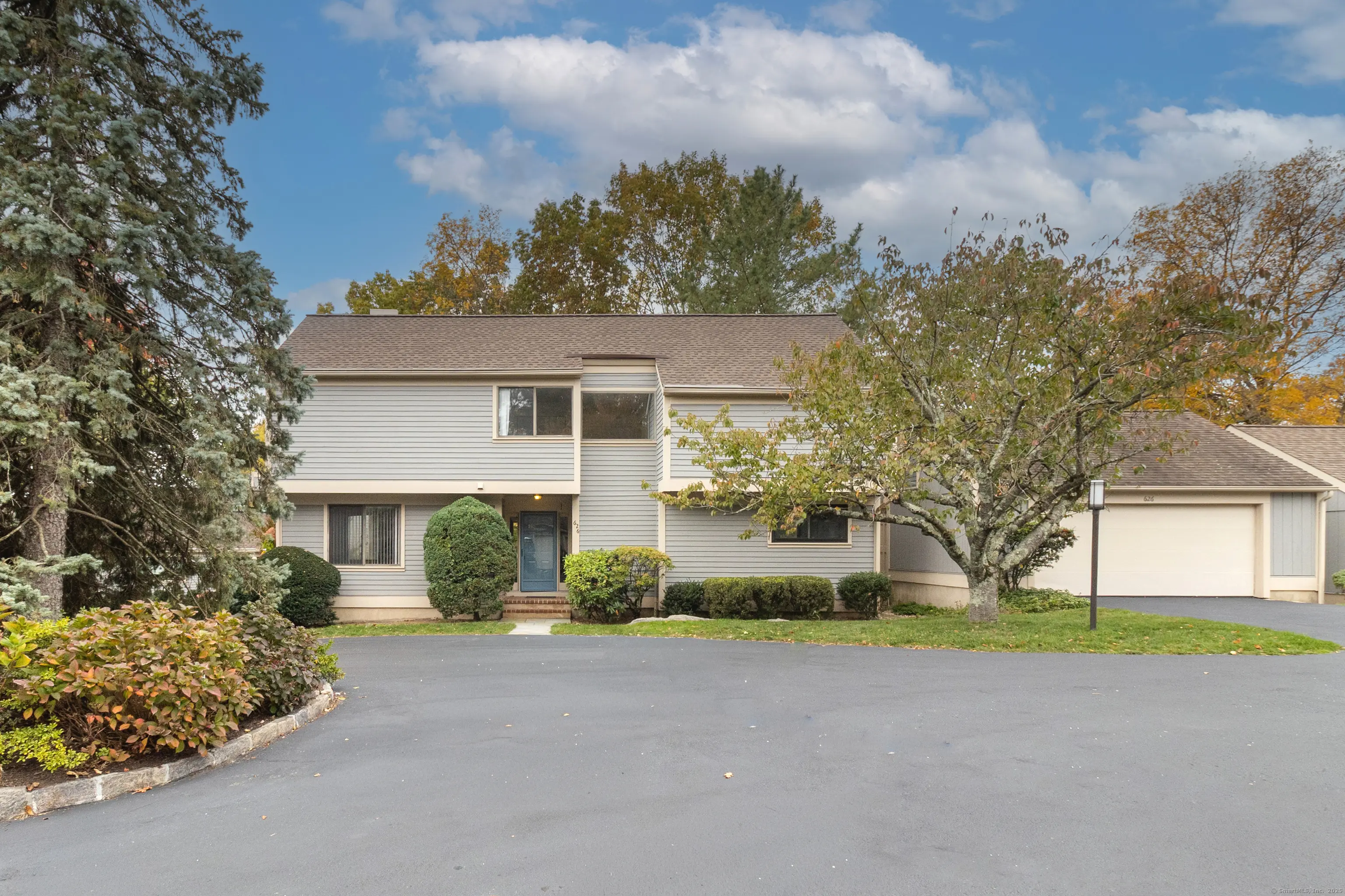 626 West Lyon Farm Drive 626, Greenwich