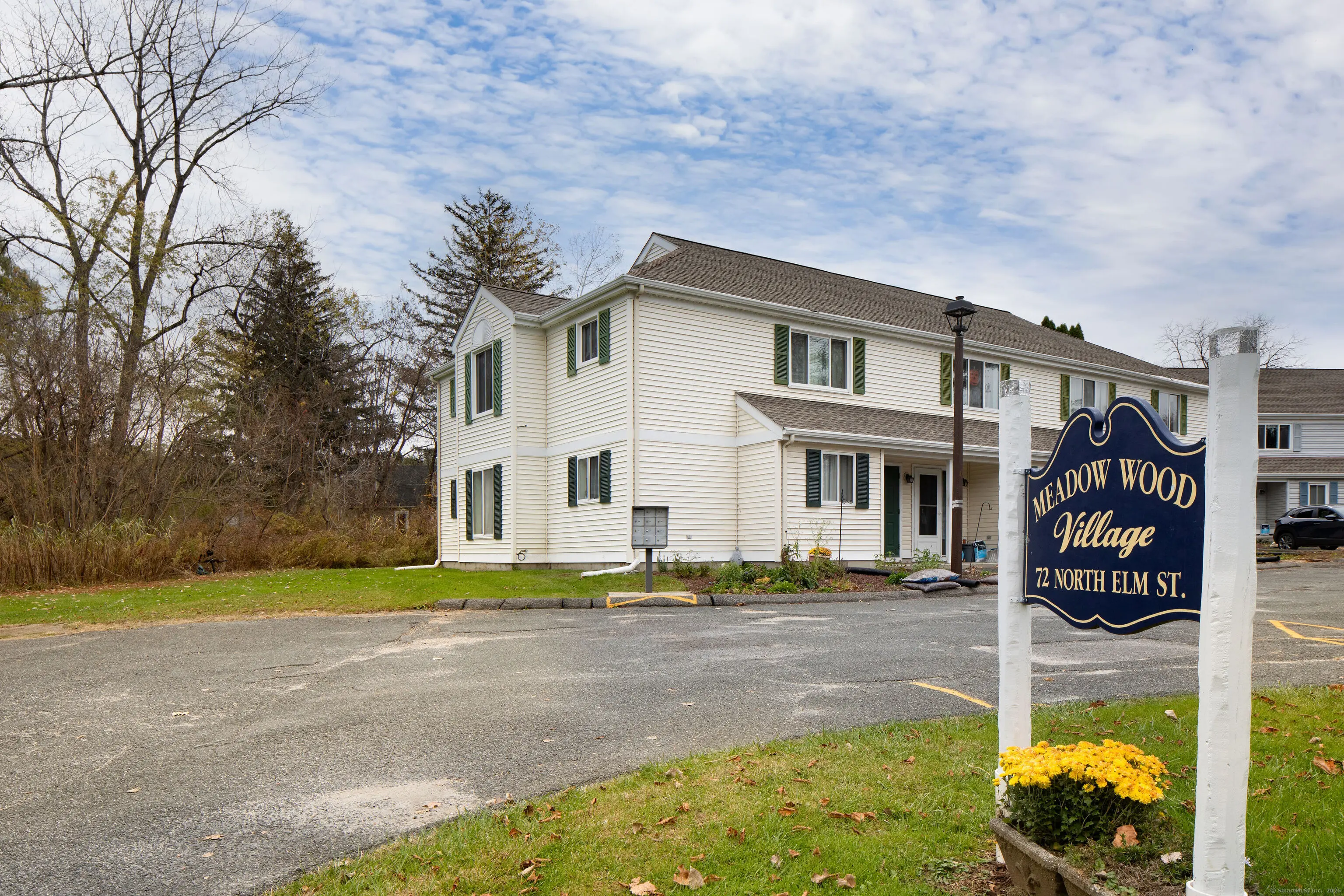 72 North Elm Street Apt 2e, North Canaan