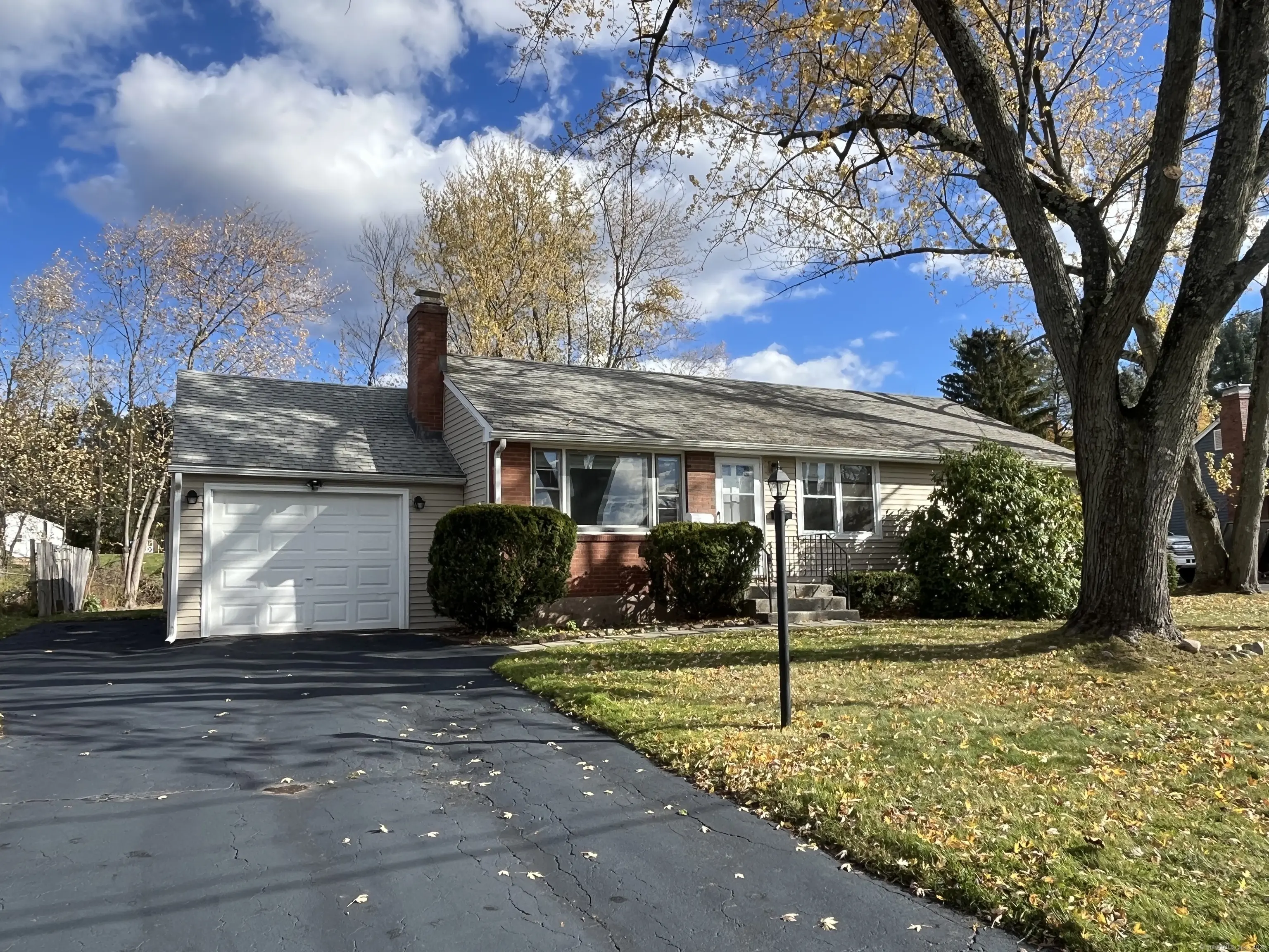 14 High Ridge Road, Ellington