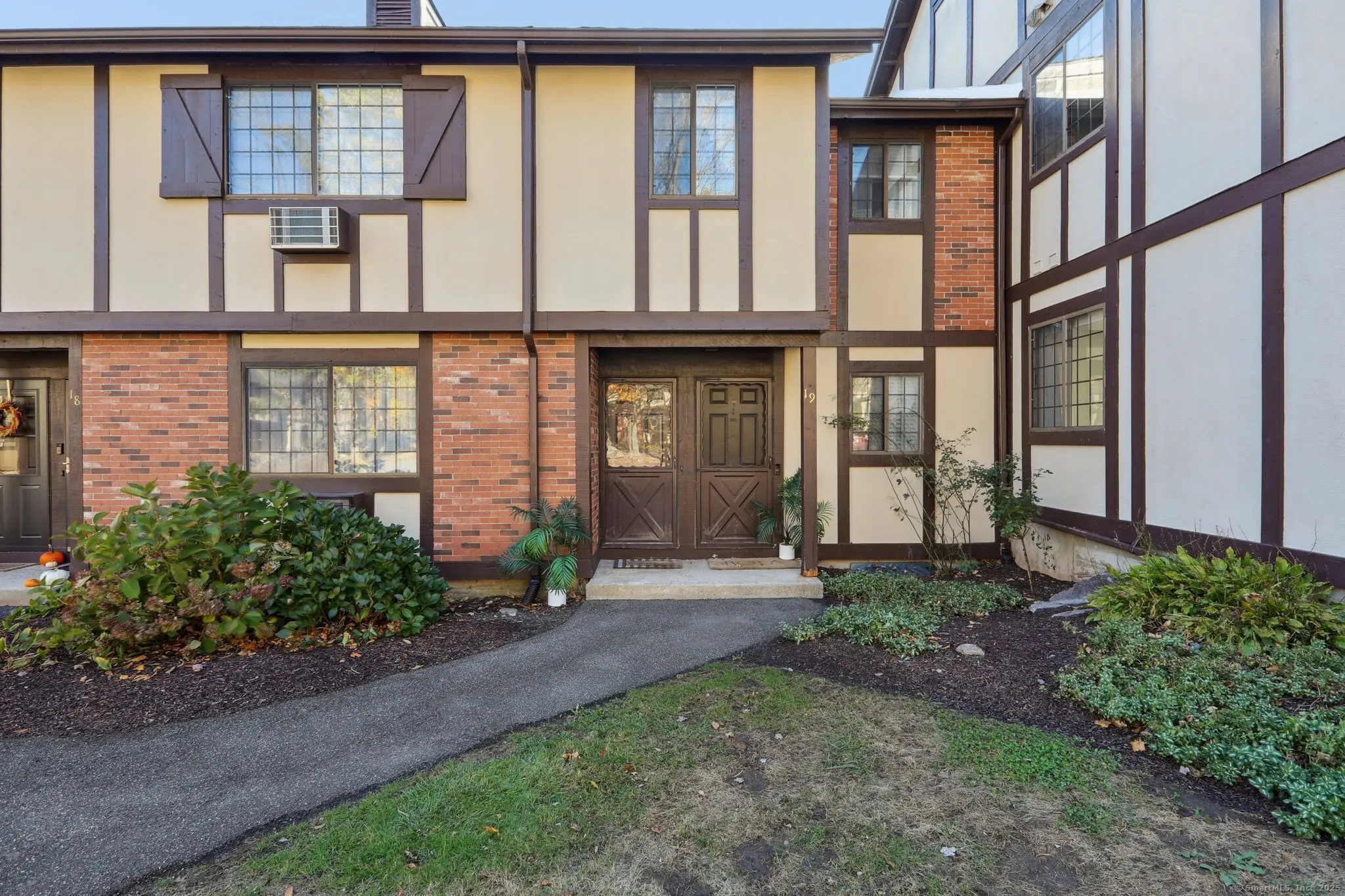 20 Andover Court 20, Brookfield