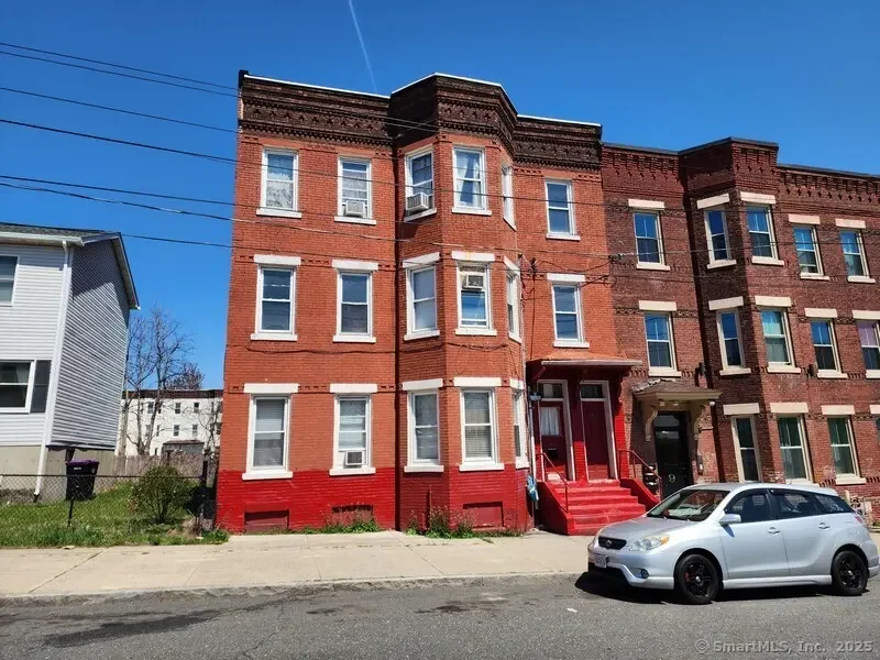 13 Hampshire Street, Holyoke