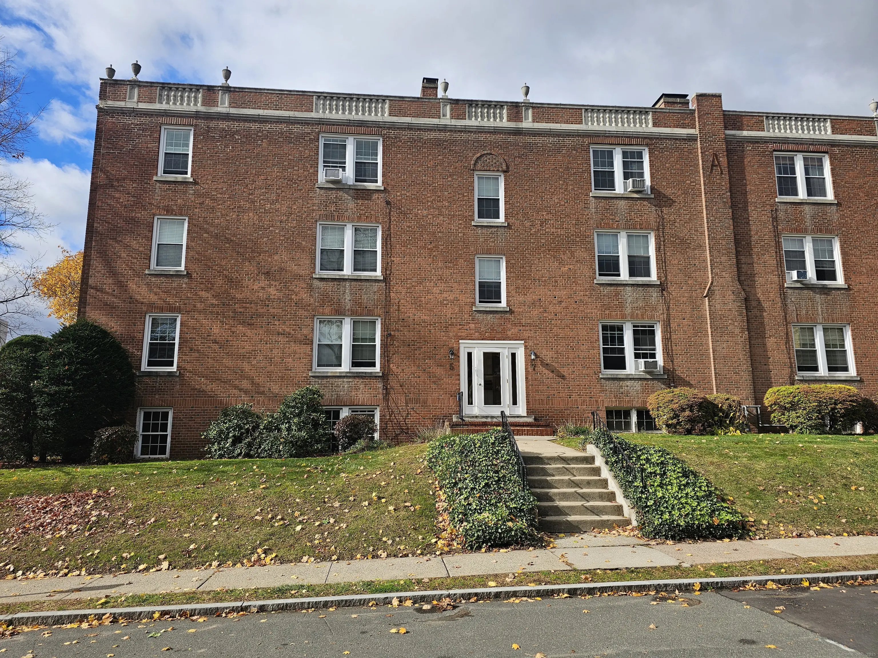 5a Robin Road 5a, West Hartford