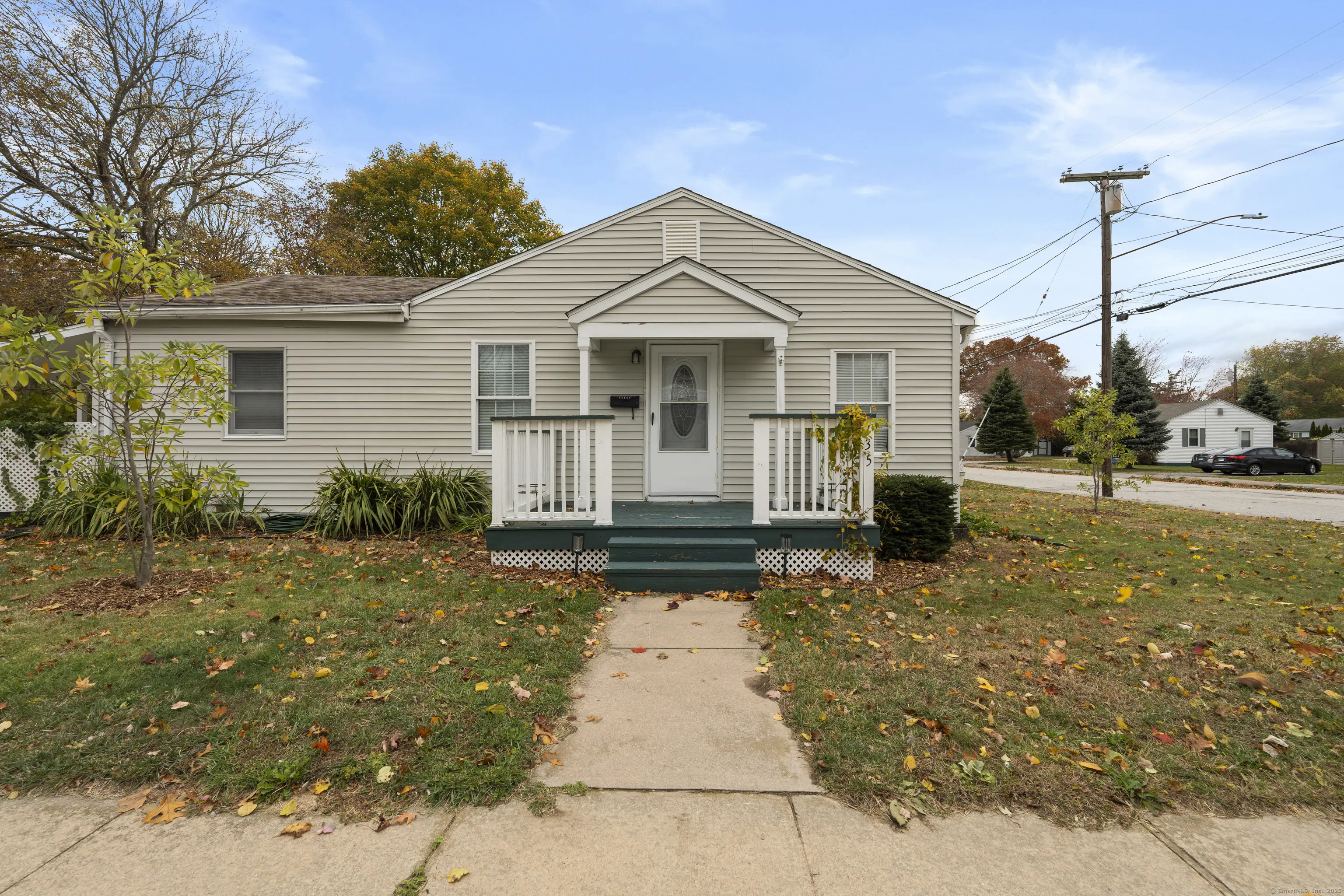 135 Midway Oval, Groton