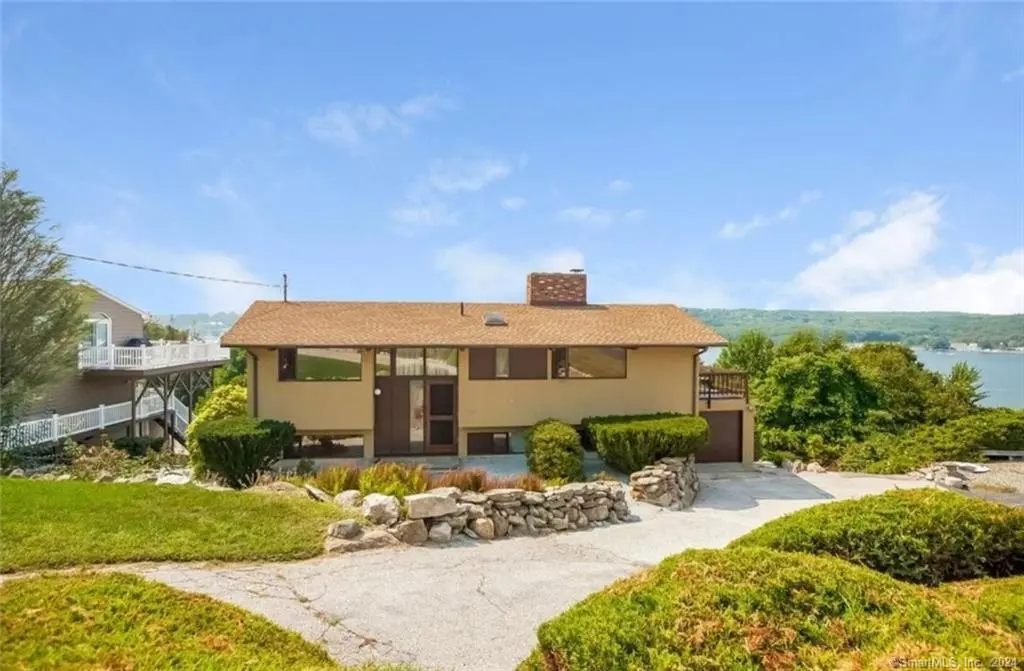 117 Phoenix Drive, Groton