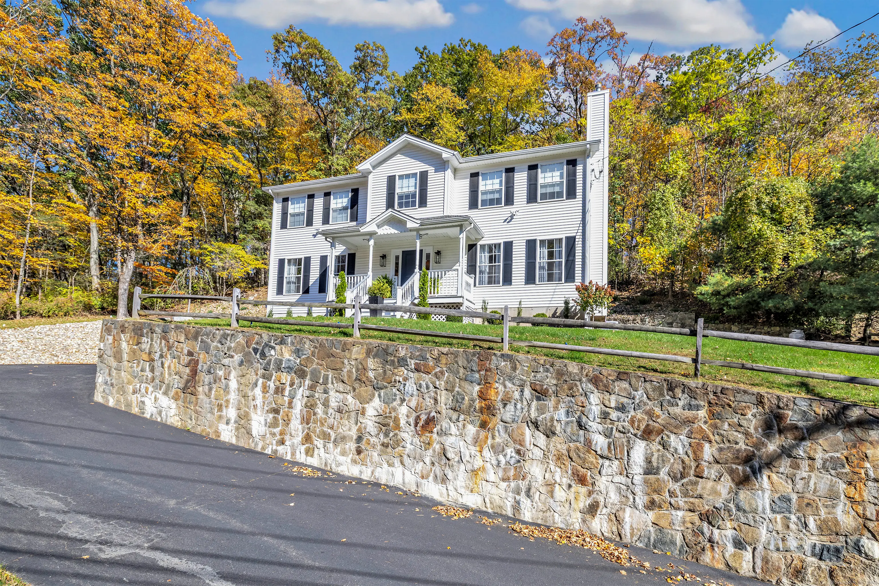 6680 Main Street, Trumbull