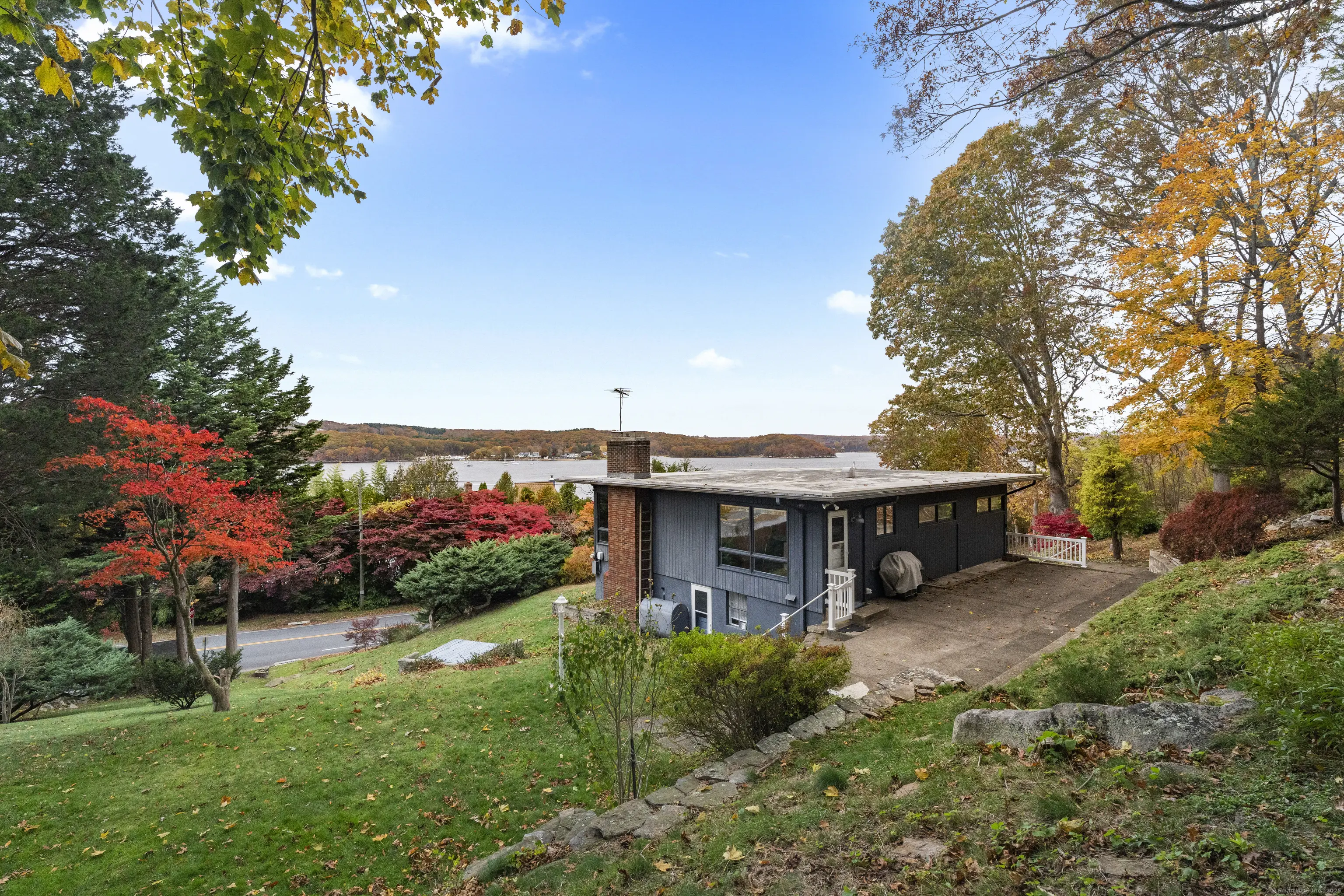 621 Military Highway, Groton