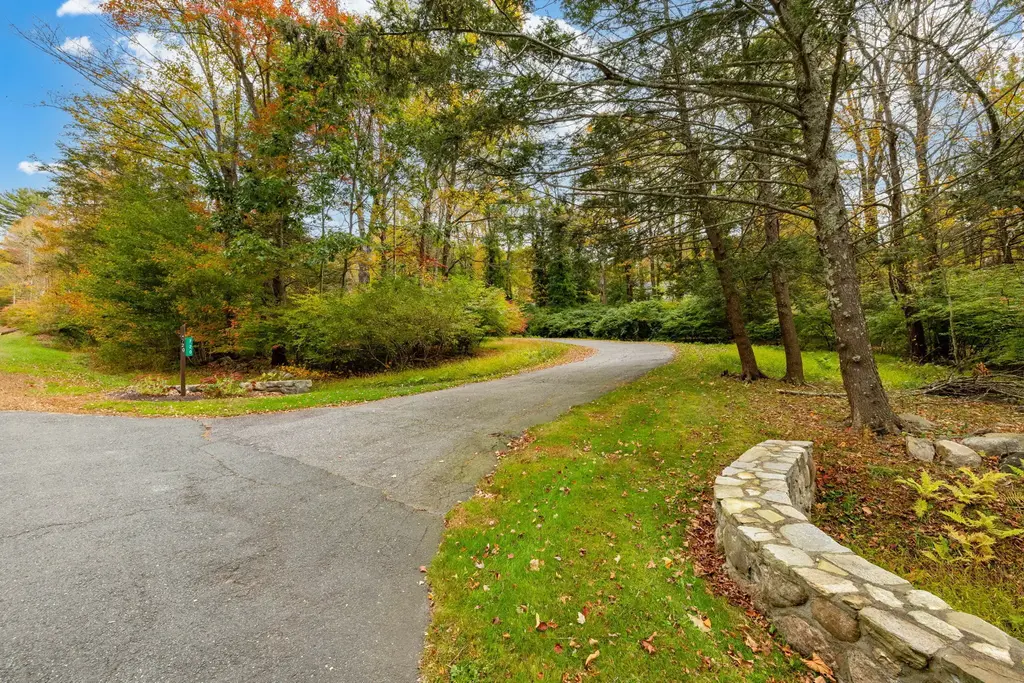 720 Town Hill Road, New Hartford