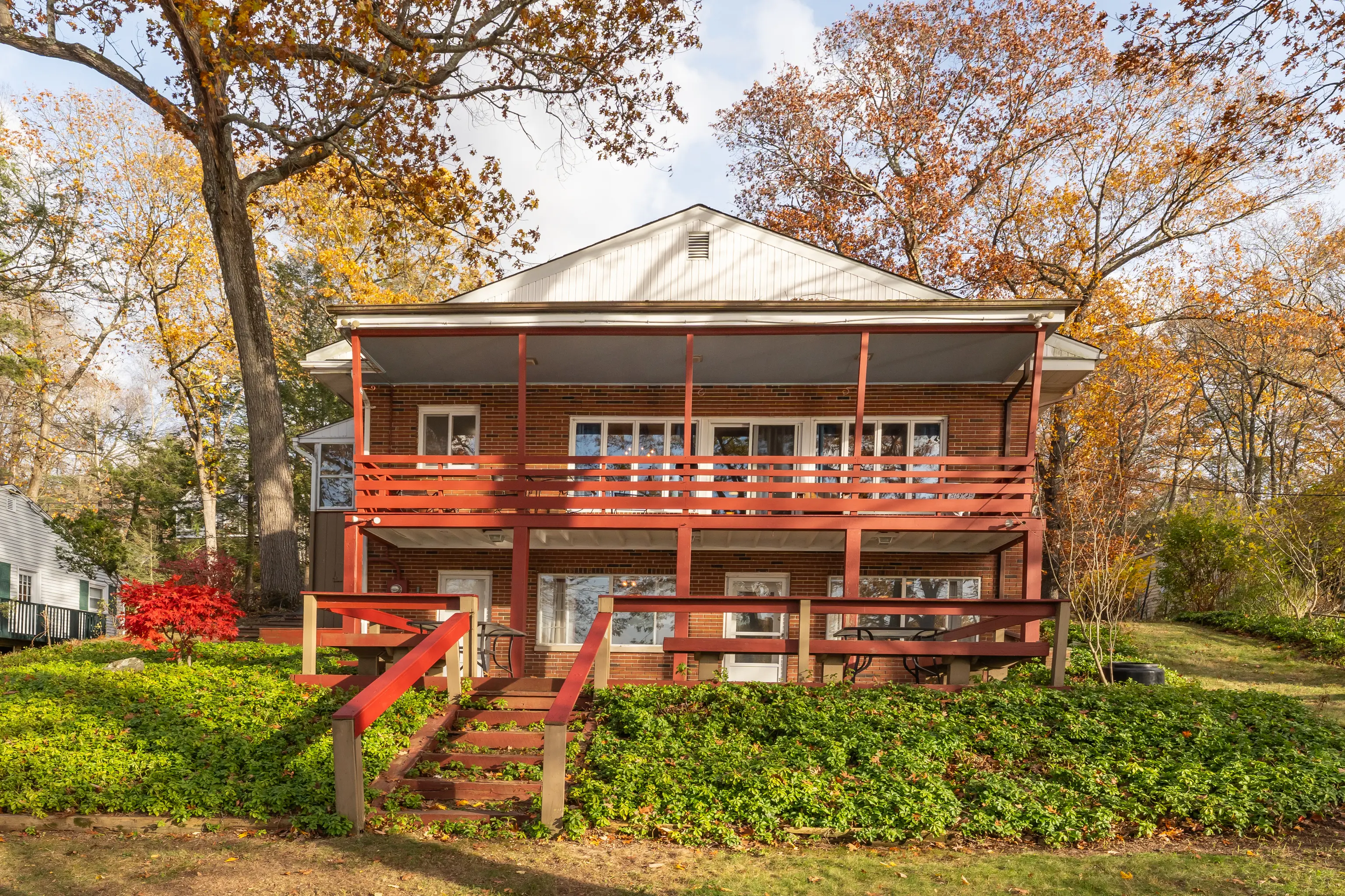 542 Lake Drive, Guilford