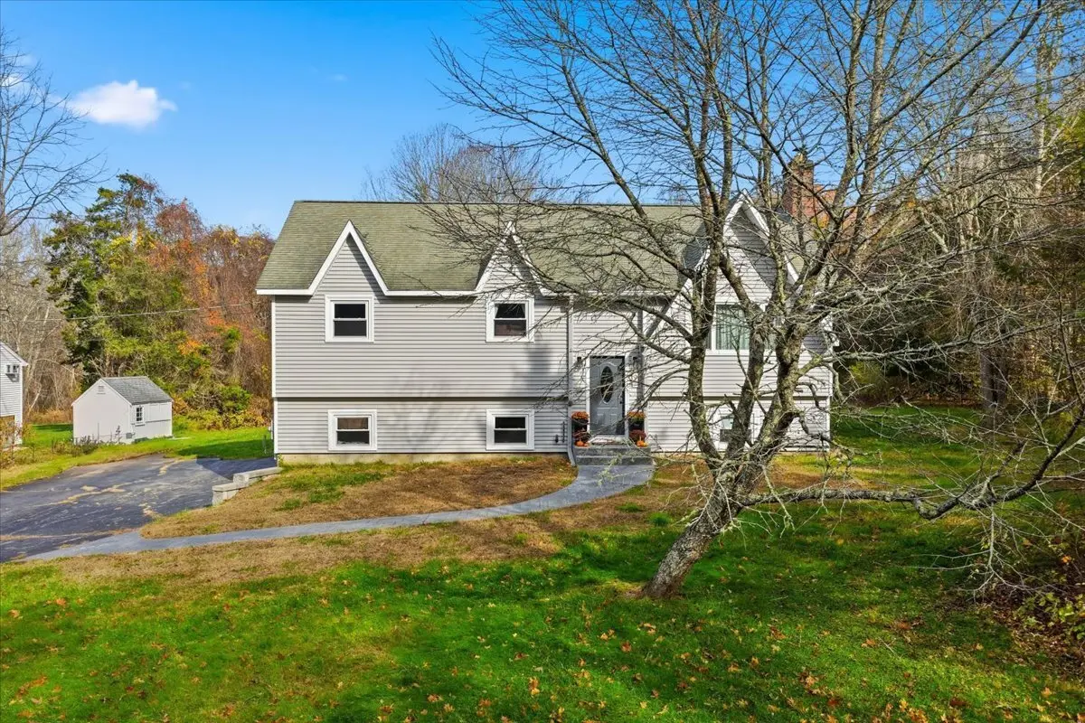 97 Thomas Road, Ledyard