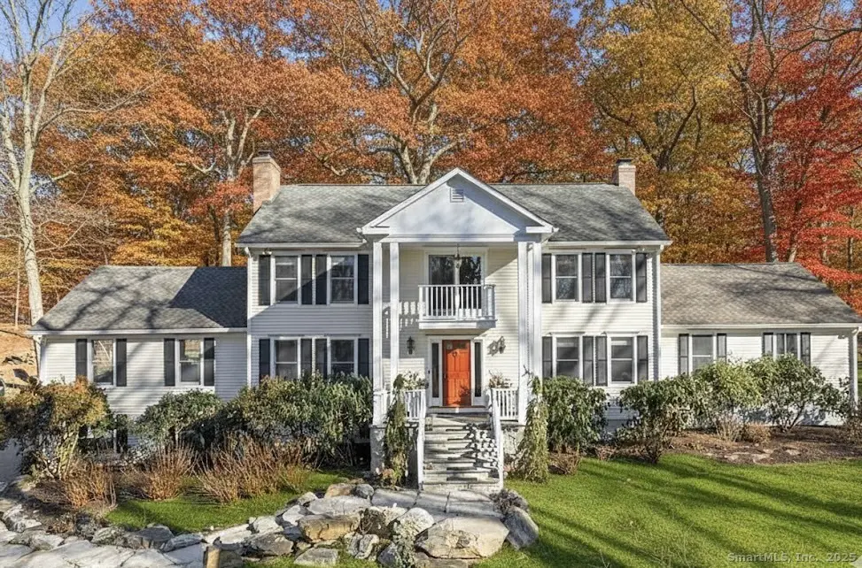 41 Deer Hill Road, Redding