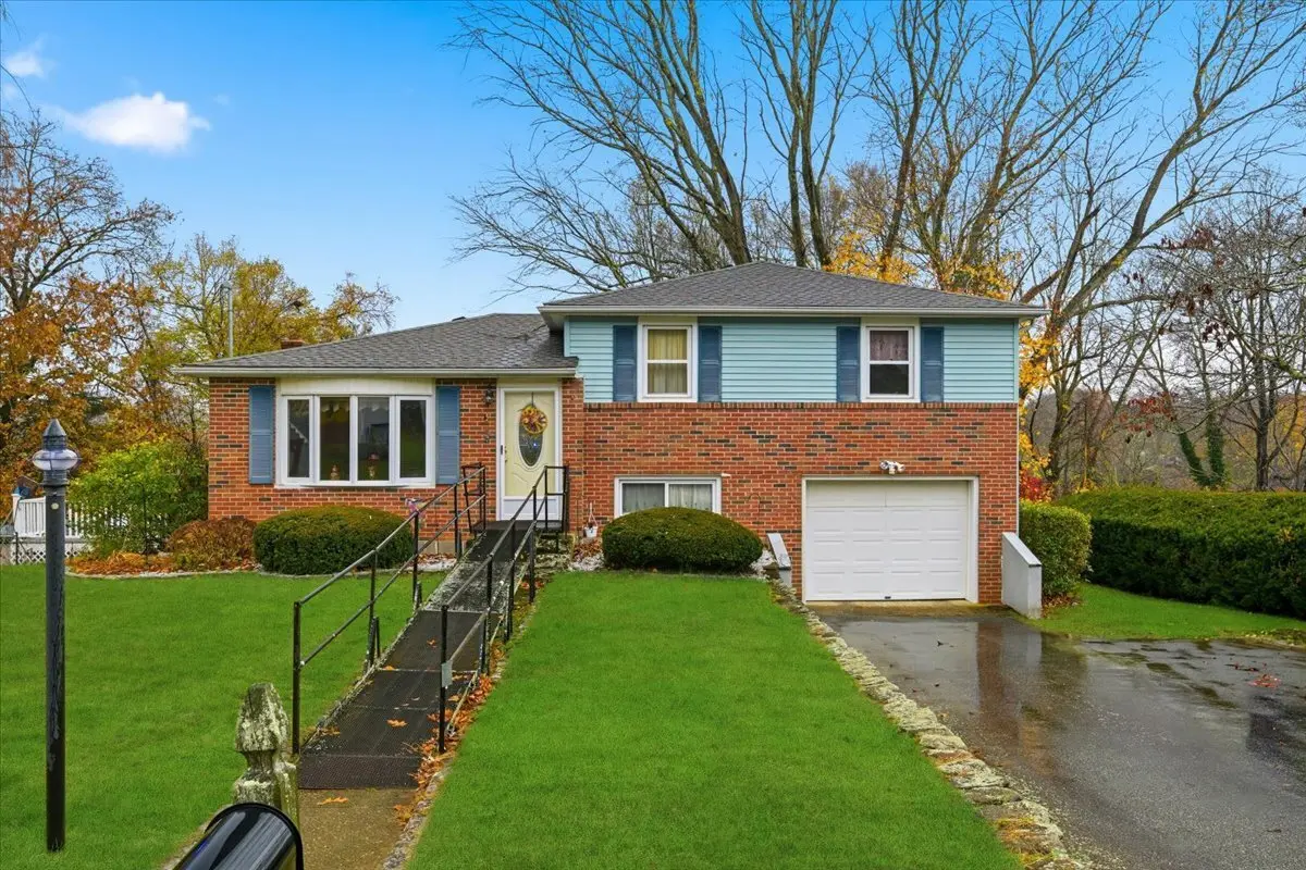 7 Barn Road, Ledyard