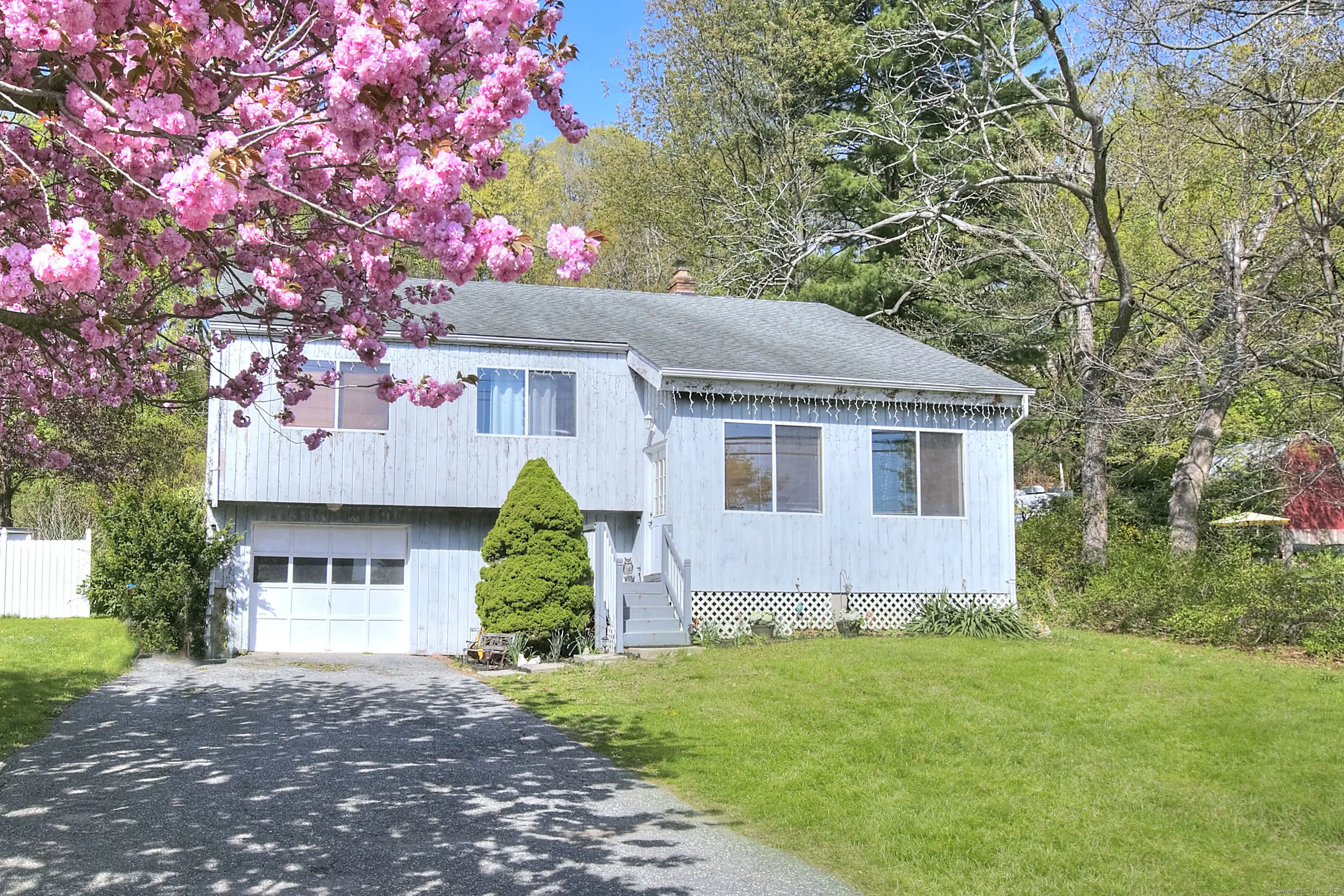 223 River Road, Shelton