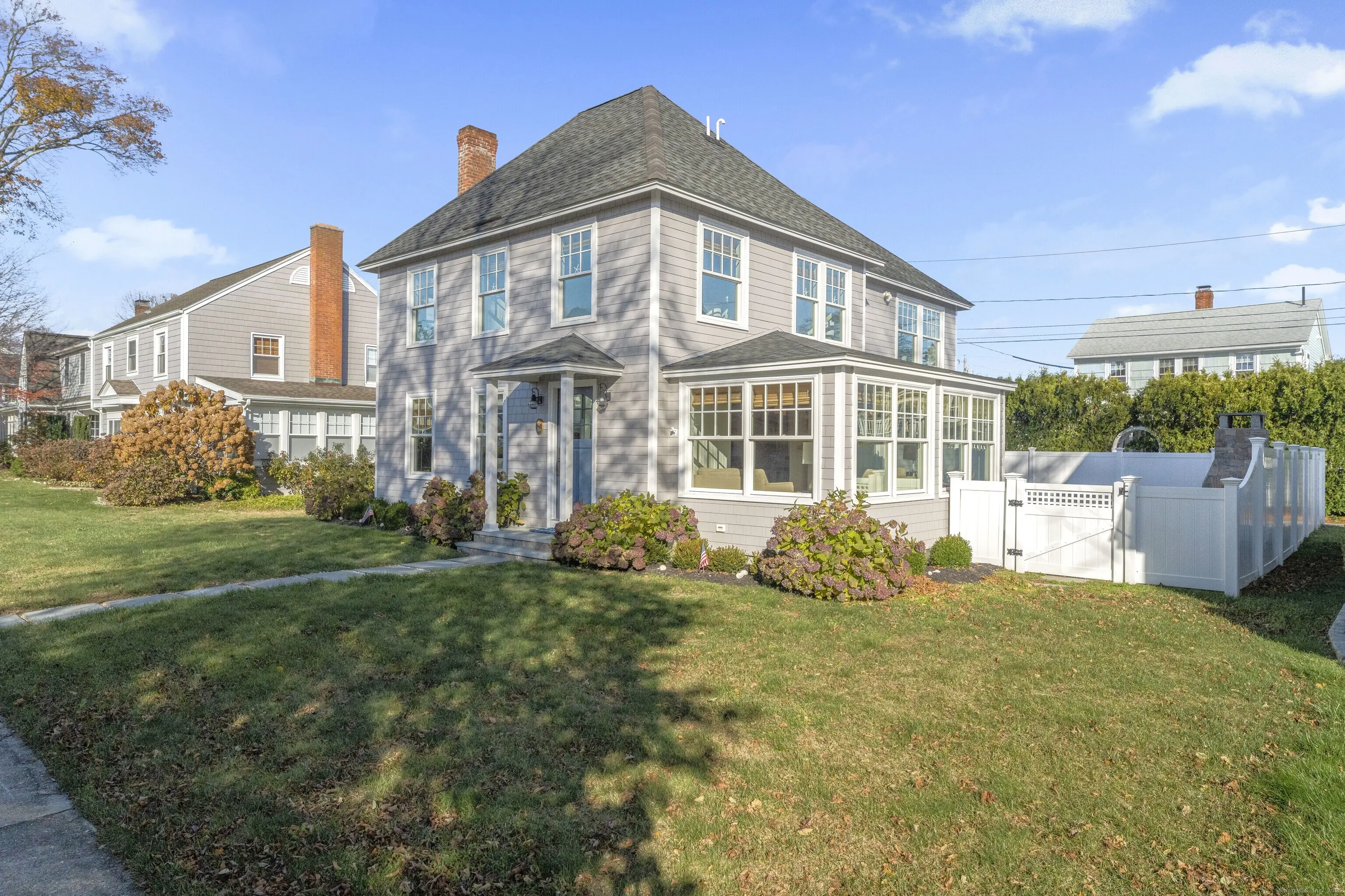 16 East Walk, Clinton