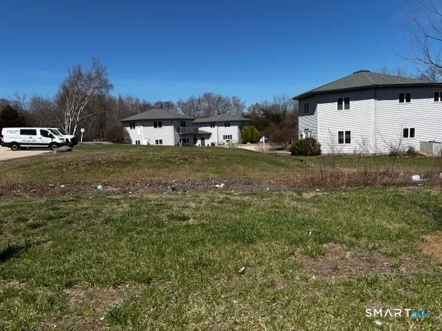 82 Norwich Westerly Road, North Stonington