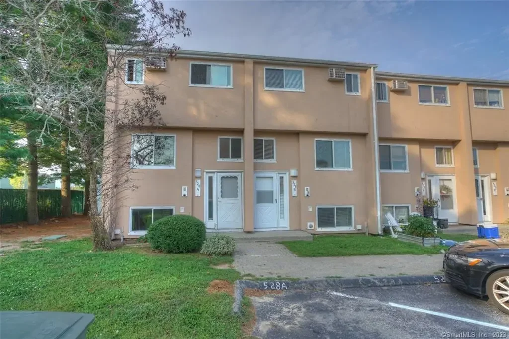 528 Shennecossett Road 14, Groton