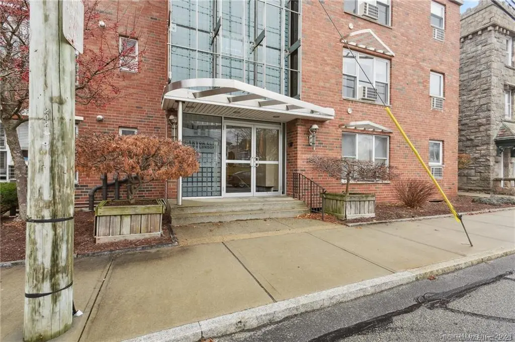 184 Pequot Avenue 409, New London