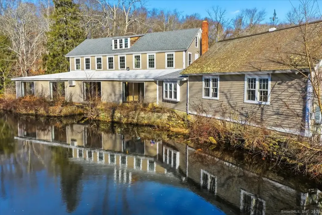 33 Deep River Road, Essex