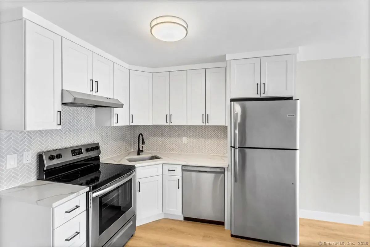 135 Gold Star Highway 409, Groton