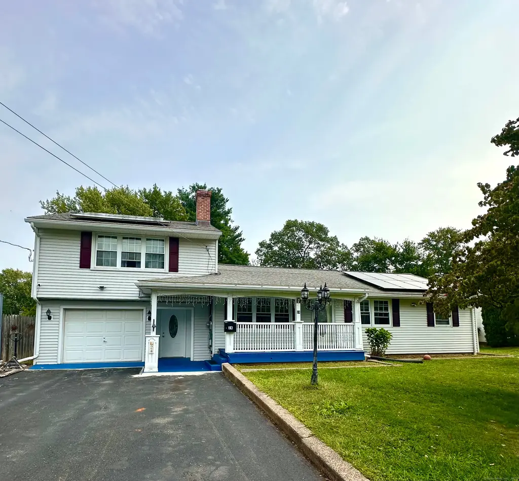 24 Bel Aire Circle, Windsor Locks