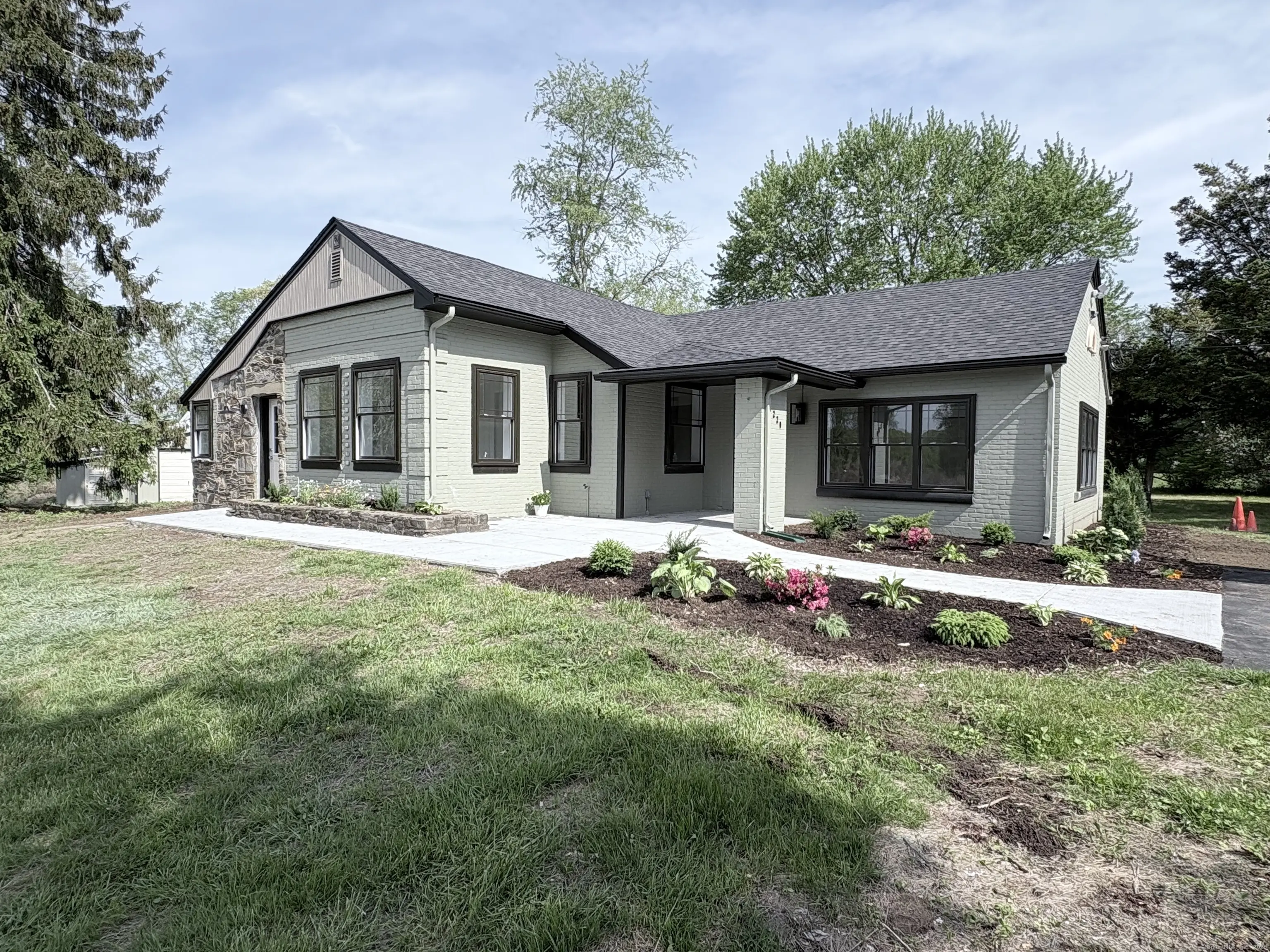 220 West Road, Colchester