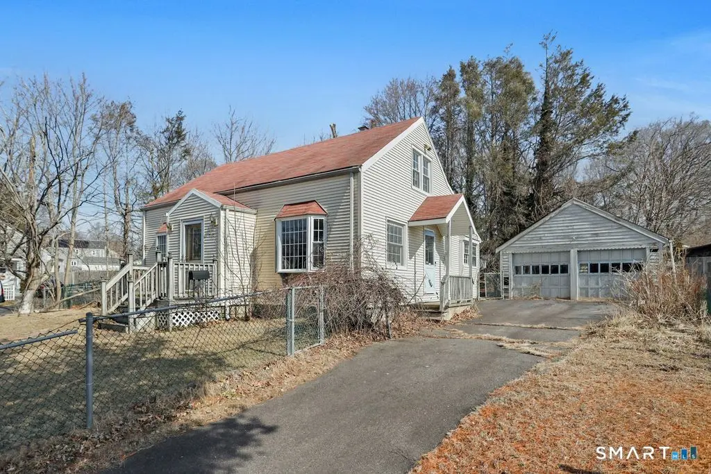 110 Minturn Road, Bridgeport