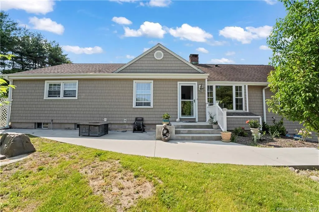 23 Sunset Hill Road, Brookfield