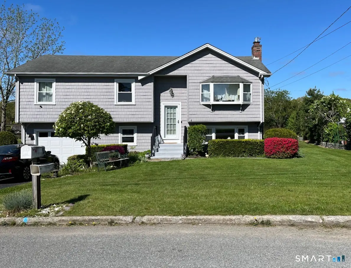 201 Seneca Drive, Groton