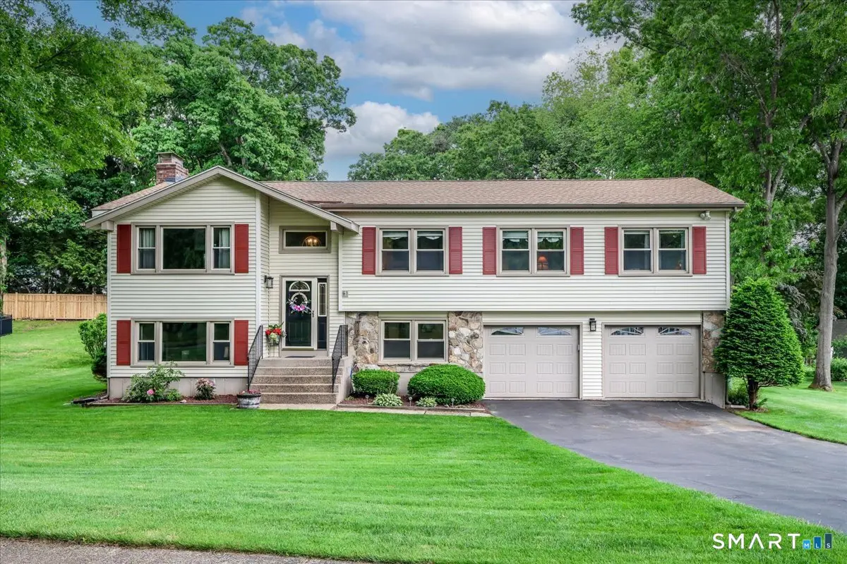 20 Valley Forge Court, Southington