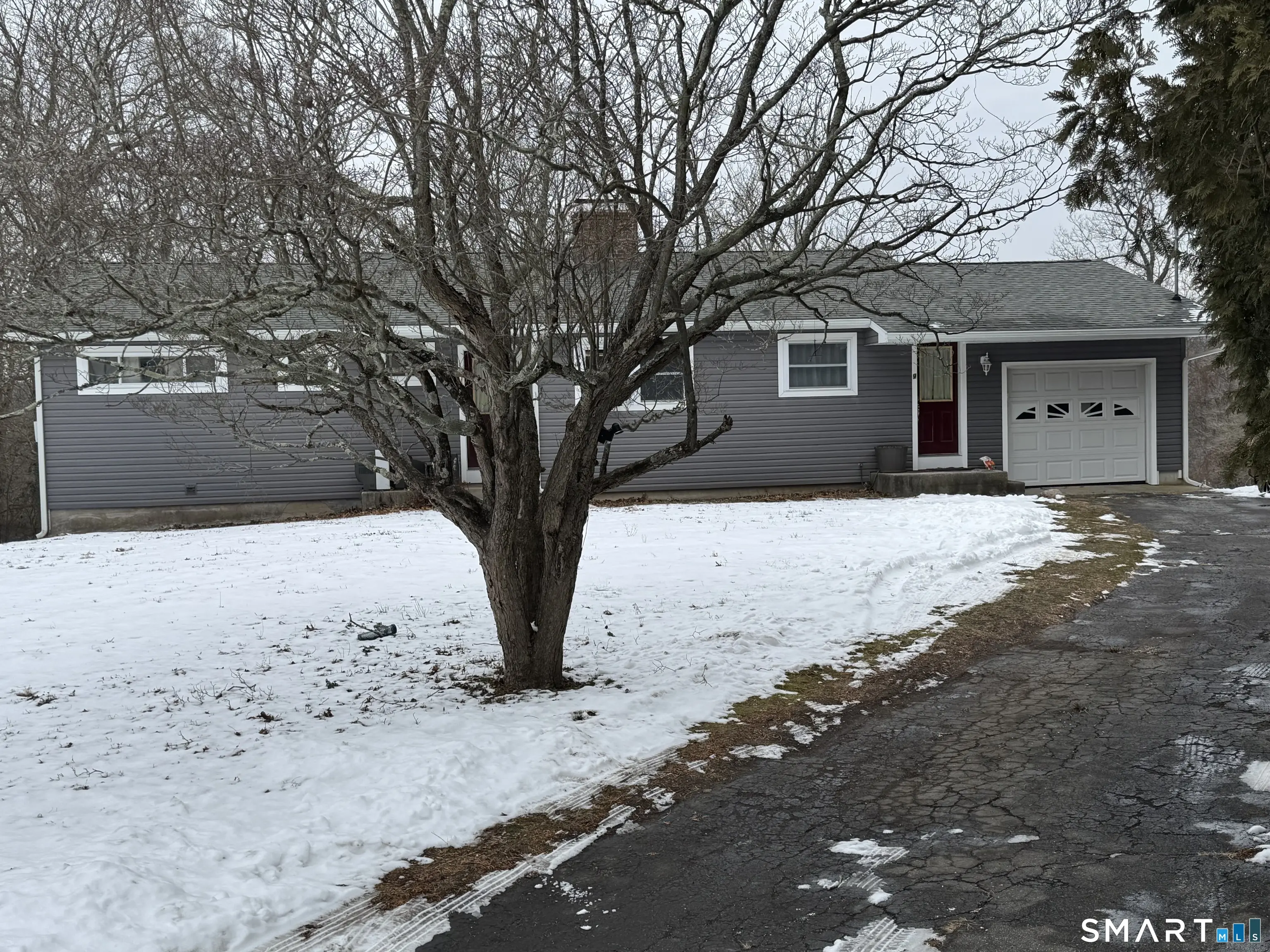 9 Oakridge Drive, Ledyard
