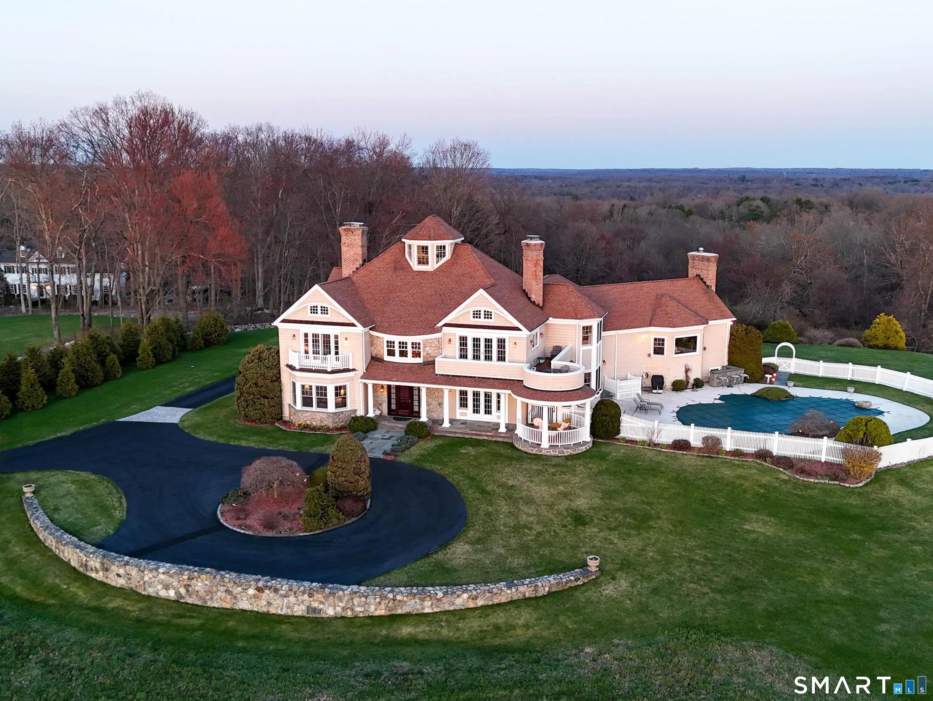 7 Long Meadow Lane, Redding