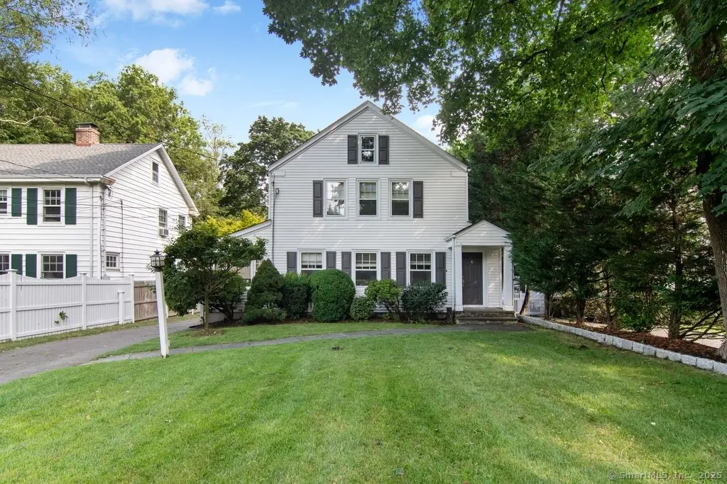 223 Middlesex Road, Darien