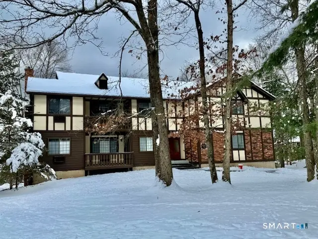 4 Arlington Court 4, Brookfield